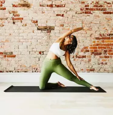 Pilates ile vücudunuzu güçlendirin, esnekliğinizi artırın ve zihinsel dinginlik kazanın. Reformer, hamile ve medikal pilates seçenekleriyle sağlıklı bir yaşam.